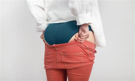 Boutons sur les fesses : comment sen débarrasser